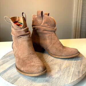 Dingo Tan Brown Suede Western Ankle Boots Women's US Size 7.5 Stacked Heel